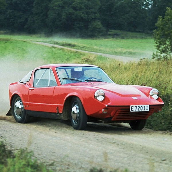 Saab und Volvo in Unterseen